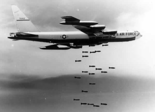 USAF Boeing B-52F Stratofortress S/N 70162 on a bombing run