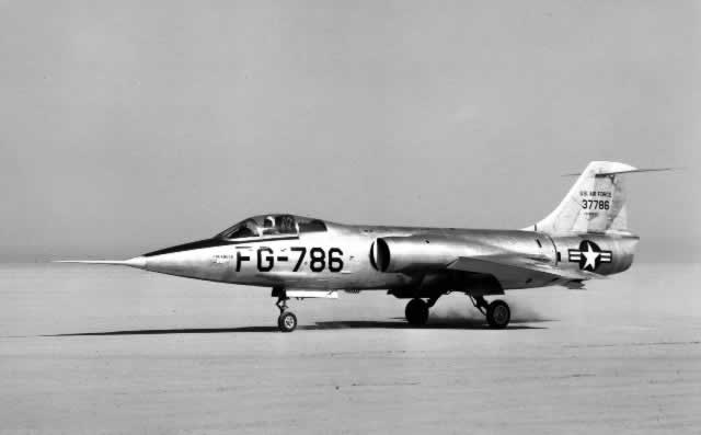 Air Force XF-104 Starfighter S/N 37786, Buzz Number FG-786, landing