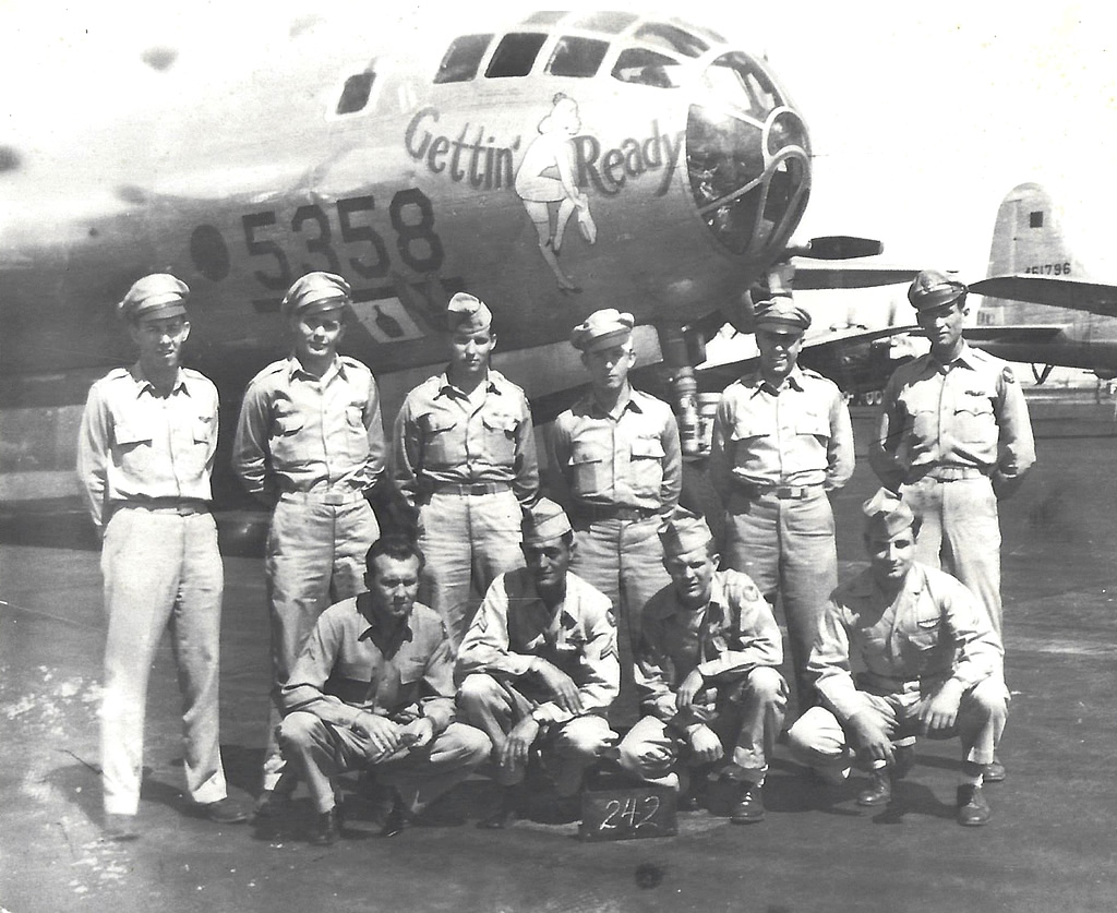 B-29 Superfortress "Gettin Ready" 5358 with crew photo
