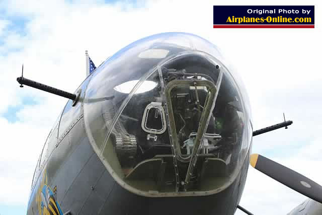 B-17F "Boeing Bee" - S/N 42-29782, cockpit view